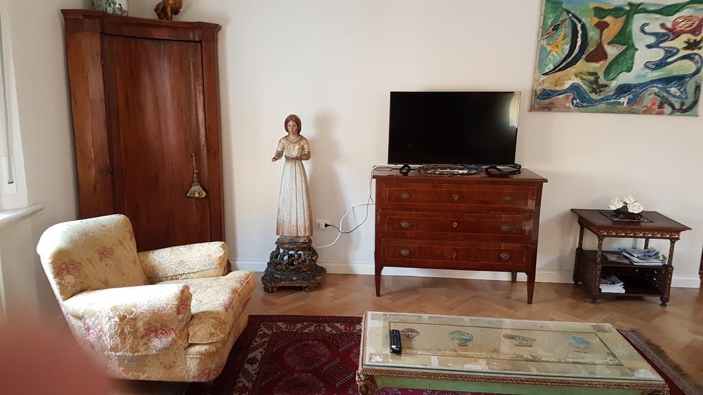 Elegante Appartamento In Centro A Cesena Kültér fotó